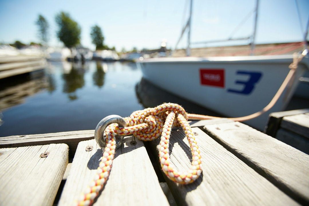 Understanding the Role of Boat Tie Down Straps During Cold Hauls